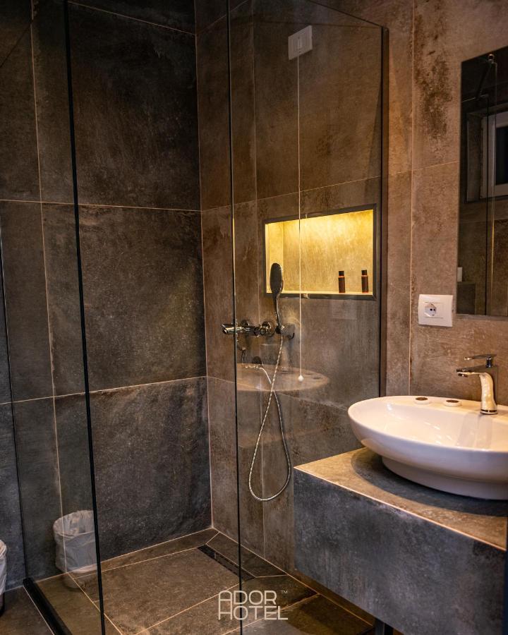 Ador Hotel North Mitrovica Екстериор снимка