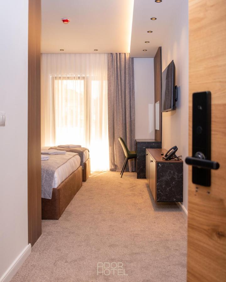 Ador Hotel North Mitrovica Екстериор снимка