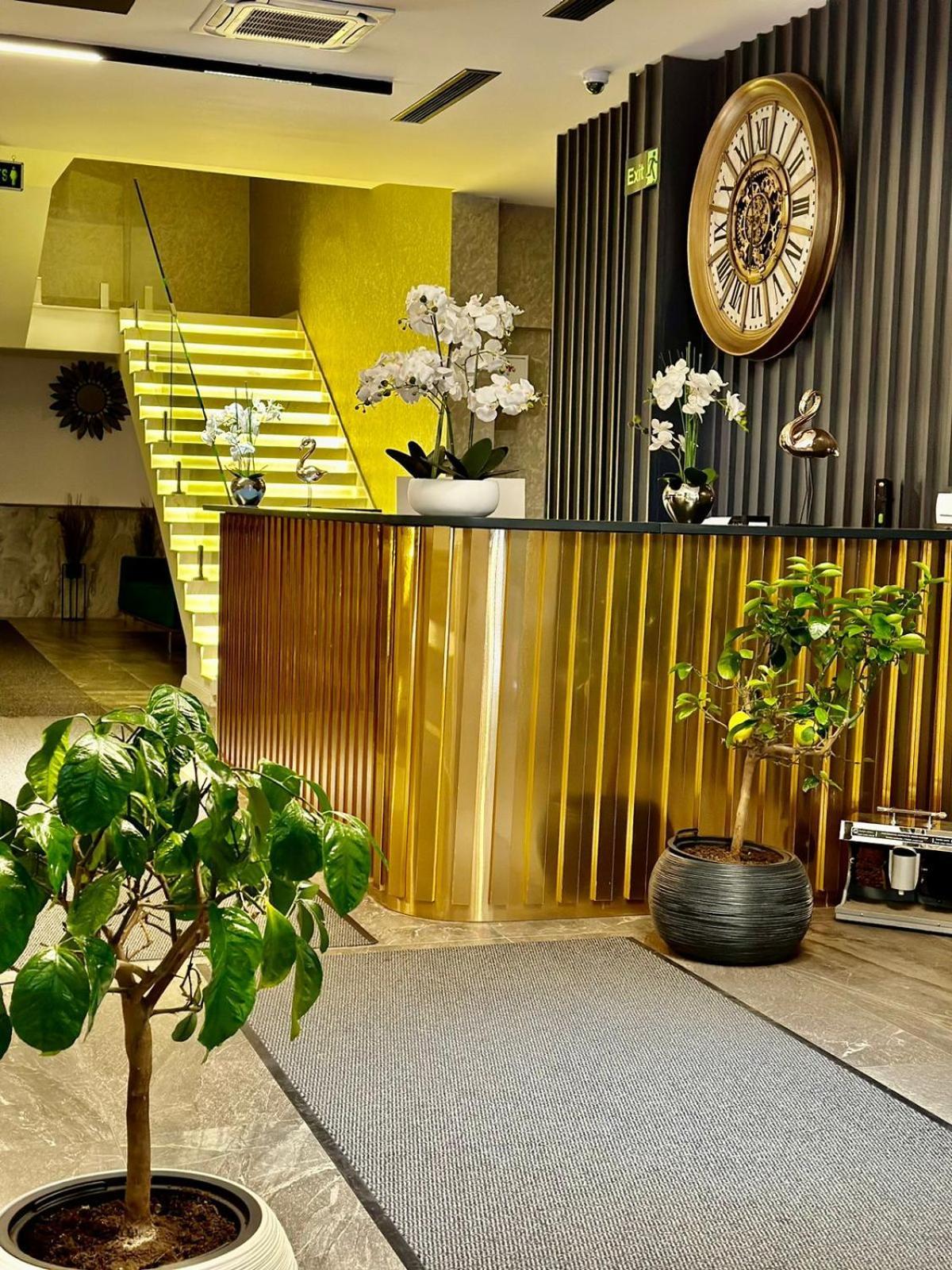 Ador Hotel North Mitrovica Екстериор снимка